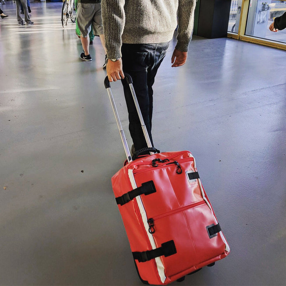 ヒデオ ワカマツTARPAULIN 30Lソフトスーツケース 赤 TARPAULIN DOLPHIN [S] 30L 3-5 nights carry-on size soft suitcase